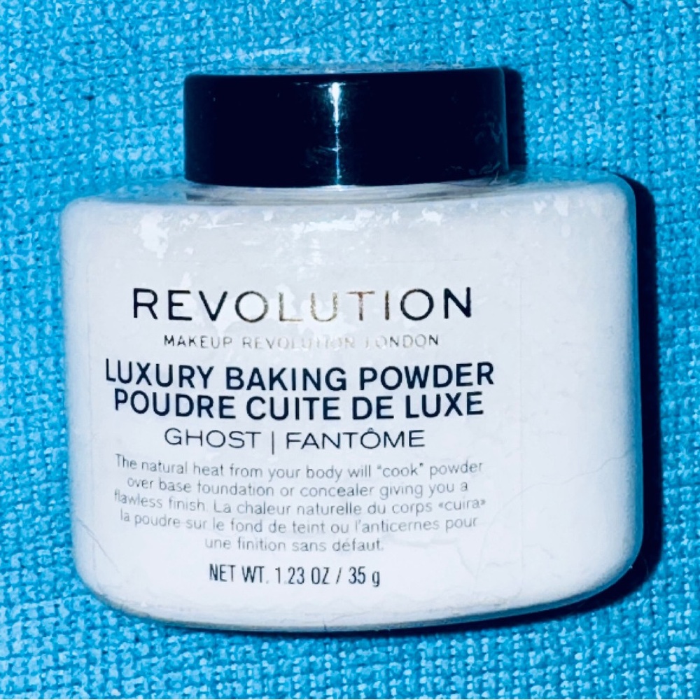 Makeup Revolution Luxury Baking Powder in Ghost